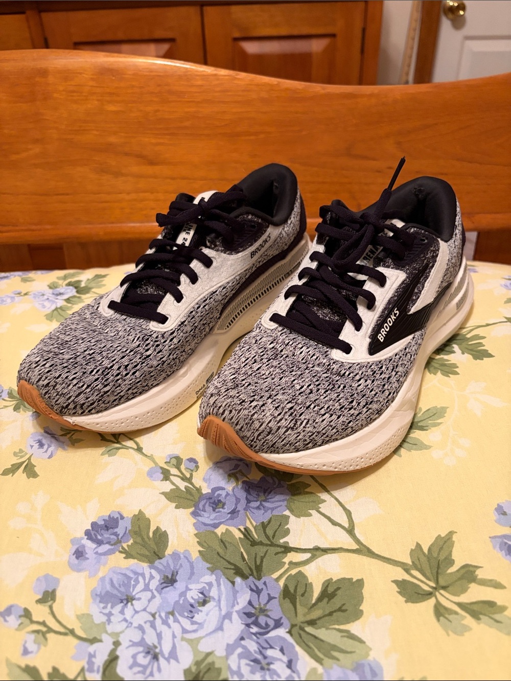 Brooks Women's Adrenaline GTS 24 sneaker